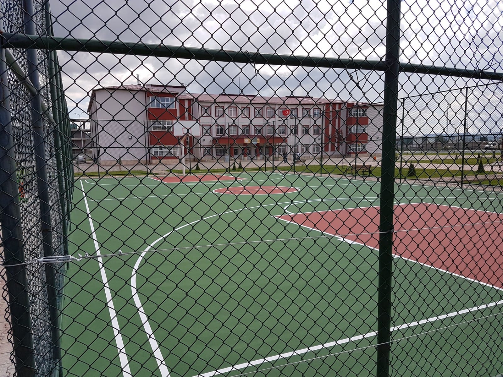 Okul ve Park Çevresi İçin Güvenli Tel Çit Sistemleri
